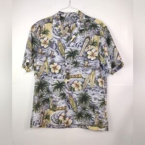 Royal Creations. Made in Hawaii.  Men's Short sleeve shirt size (L)